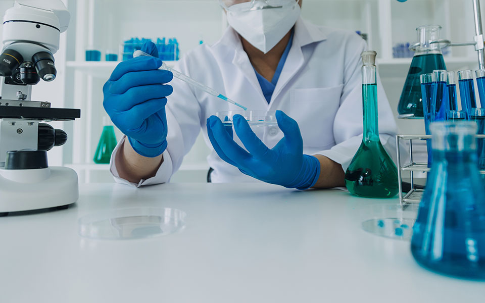Por que as atualizações científicas e regulatórias na Farmácia estão se acelerando?
